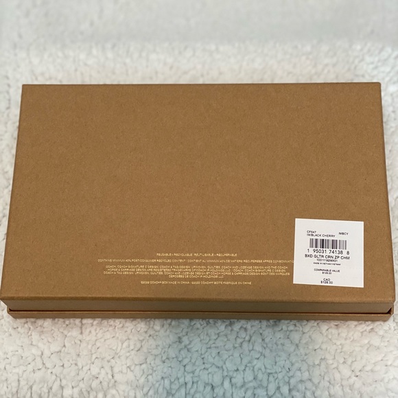 Beautiful Coach boxed Wristlet - Picture 11 of 11